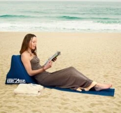 CKB LTD - Chill Out - Luchtbed - Campingstoel - Wedge Opblaasbare Ligstoel - Blauw Strandstoel 1 Persoons Volwassen Luchtbedden Kampeerstoel Vouwstoel Stoel Slaapmatje Slaapmatten Opvouwbaar Volwassenen Tuinstoel Opblaasstoel Kampeerstoelen Lucht -Campingwinkel 1200x1124 1