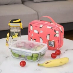 Brisby 4 Laags Geïsoleerde Koeltas - Lunchtas 1.5 Liter - Roze Pinguïn -Campingwinkel 1200x1200 1075