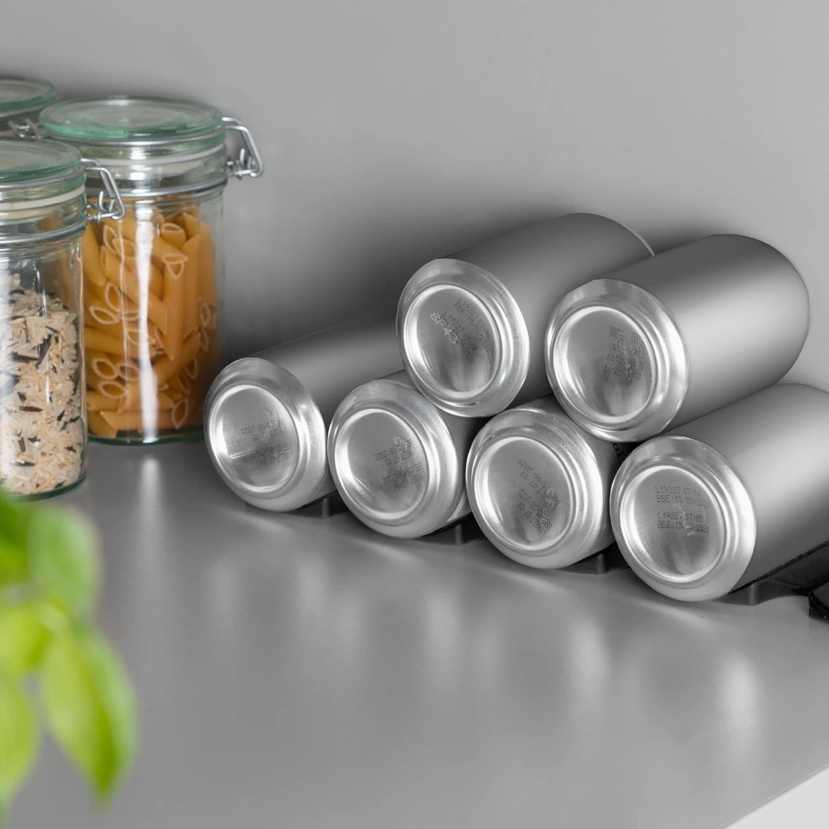 Kwmobile 1x Opvouwbare Houder Voor Flessen En Blikjes - Voor Koelkast En Voorraadkast - Siliconen Flessenhouder In Zwart - 31 X 9,5 X 1 Cm 5 Kwmobile 1x Opvouwbare Houder Voor Flessen En Blikjes - Voor Koelkast En Voorraadkast - Siliconen Flessenhouder In Zwart - 31 X 9,5 X 1 Cm - Afbeelding 5