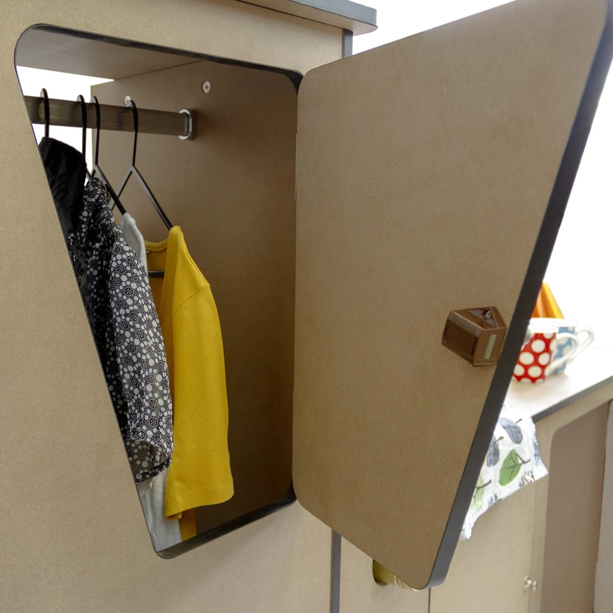 Camper Keuken MDF - Linkerkant EU - Inclusief Kledingstang + Wijnrek - Onbewerkt - Inbouw Kasten Inrichting Kampeerauto Caravan 12 Camper Keuken MDF - Linkerkant EU - Inclusief Kledingstang + Wijnrek - Onbewerkt - Inbouw Kasten Inrichting Kampeerauto Caravan - Afbeelding 12