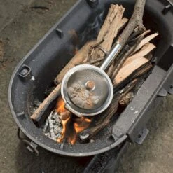 Kikkerland Huckleberry Popcorn Maker - Maak Je Eigen Popcorn - Popcornpan - Kampvuur - Buitenspeelgoed - Buitenspelen - Kamperen -Campingwinkel 1200x1200 1926