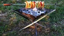 Firekorf + Grill + Spit : Opvouwbare Vuurkorf / Vuurschaal Met Rooster En Spit - Draagbare BBQ - Opbergtas - Kampeer Grill - Kookset -Campingwinkel 1200x685 1