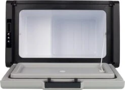 Campart Koelbox XXL CB-8695 – Koelen En Vriezen – LED Display Met Digitale Temperatuurweergave - Coolbox 230V En 12V - 35 Liter - Zwart -Campingwinkel 1200x866 6