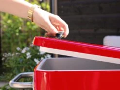 AXI Retro Cooler Rood - Koeler Met Wielen - 76L Inhoud - Koelbox Met Aftapkraan 29 AXI Retro Cooler Rood - Koeler Met Wielen - 76L Inhoud - Koelbox Met Aftapkraan -Campingwinkel 1200x900 31